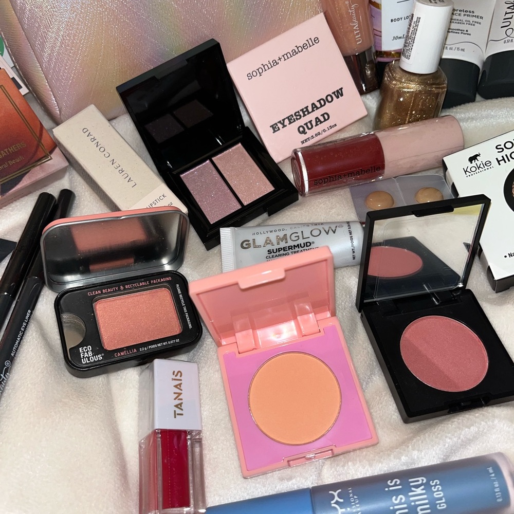 HUGE MAKEUP LOT!!! - Picture 4 of 6